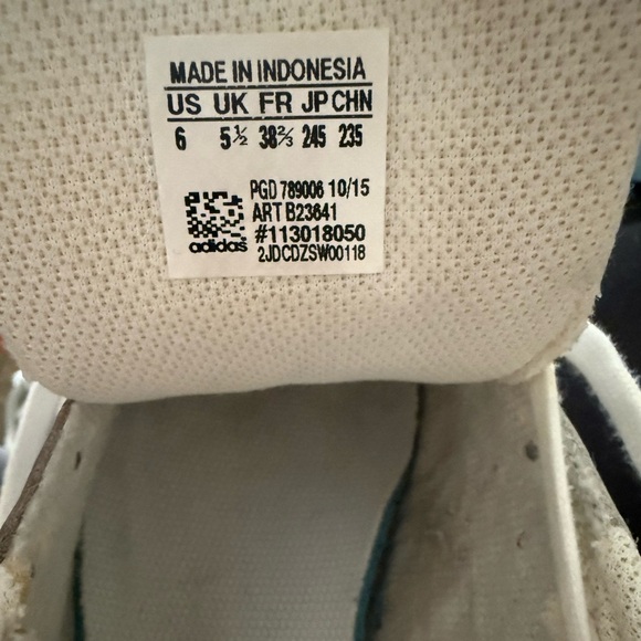 Iconic Adidas Superstar White with the Cream stripes Shell Toe Sneakers sz 6 - Picture 6 of 6